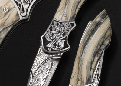 Nůž s originální rytinou-monogram JR - Veronika Tesaříková | Rytec kovů