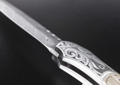 Nůž s originální rytinou - Veronika Tesaříková | Rytec kovů