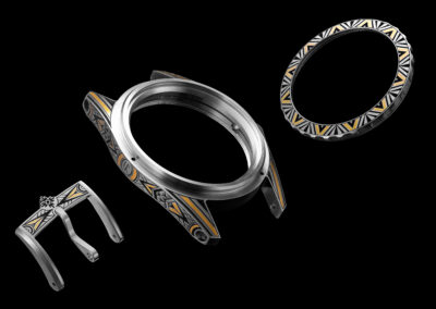 spona, pouzdro a luneta hodinek PRIM Orlík Art Deco s originální rytinou - Veronika Tesaříková | Rytec kovů