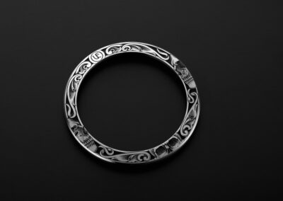 luneta hodinek PRIM Skulls s originální rytinou - Veronika Tesaříková | Rytec kovů